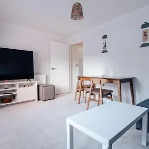 https://premier-refurbished-central-flat.bournemouth-hotels.org